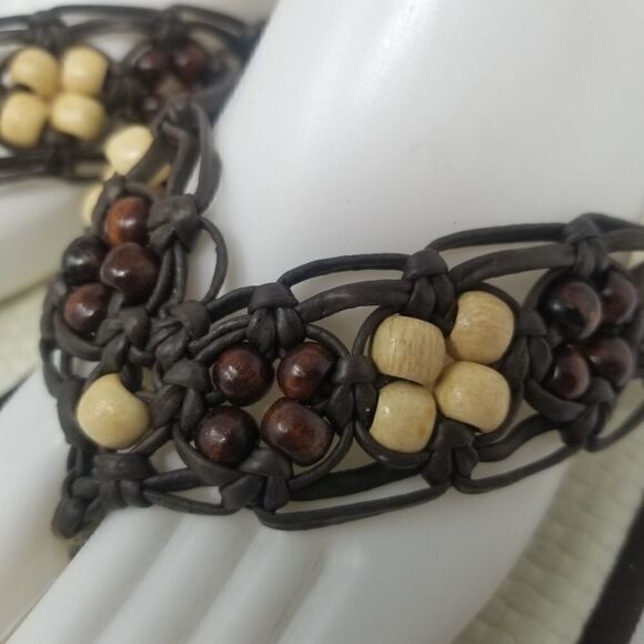 TROPIX MACRAME SANDALS. SIZE 8. NEAR NEW CONDITION. BROWN. OFF WHITE - Picture 2 of 16